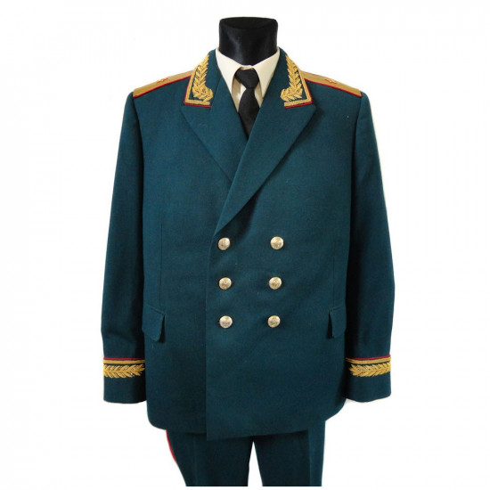 Véritable ensemble d'uniforme et d'un chapeau de l'armée rouge de l'Union soviétique