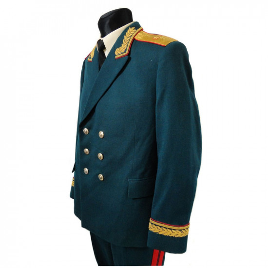 Véritable ensemble d'uniforme et d'un chapeau de l'armée rouge de l'Union soviétique