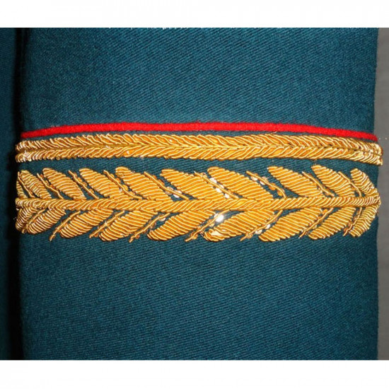 El conjunto original de uniforme y sombrero del Ejército Rojo General de la Unión Soviética