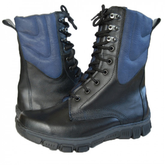   Chrome Black avec des bottes d'extérieur bleues M130