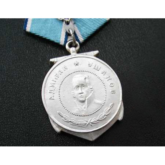 Militaires soviétiques ushakov médaille l`urss 1944-1991