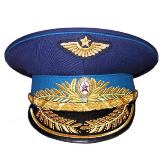 L`armée soviétique / l`aviation russe fait étalage de la casquette de visière de généraux m69