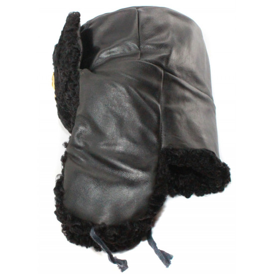 Hiver d`amiral naval russe soviétique fourrure d`astrakan noire originale et cuir ushanka chapeau avec cocarde fait à la main