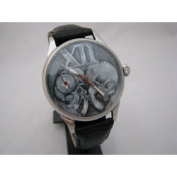 Montre gothique russe avec crânes mécanique Molniya avec mécanisme transparent au dos Montre gothique russe avec crânes mécanique Molniya avec mécanisme transparent au dos