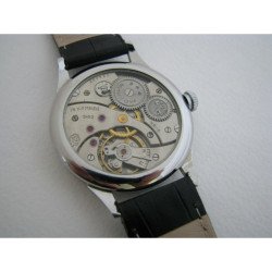 Montre   Pilot noire au poignet MOLNIYA Montre   Pilot noire au poignet MOLNIYA