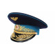 Gorra de visera militar del ejército ruso en el aire del ejército ruso