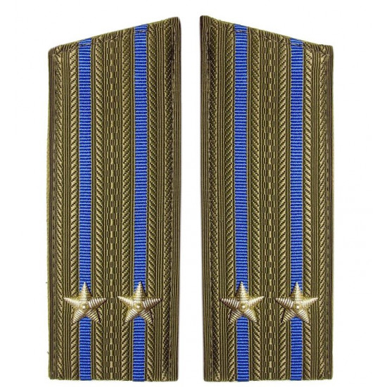 Les épaules des officiers de l'armée de l'air russe