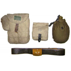 Soviet Union soldier kit: belt + flask + 2 carry bags Soviet Union soldier kit: belt + flask + 2 carry bags